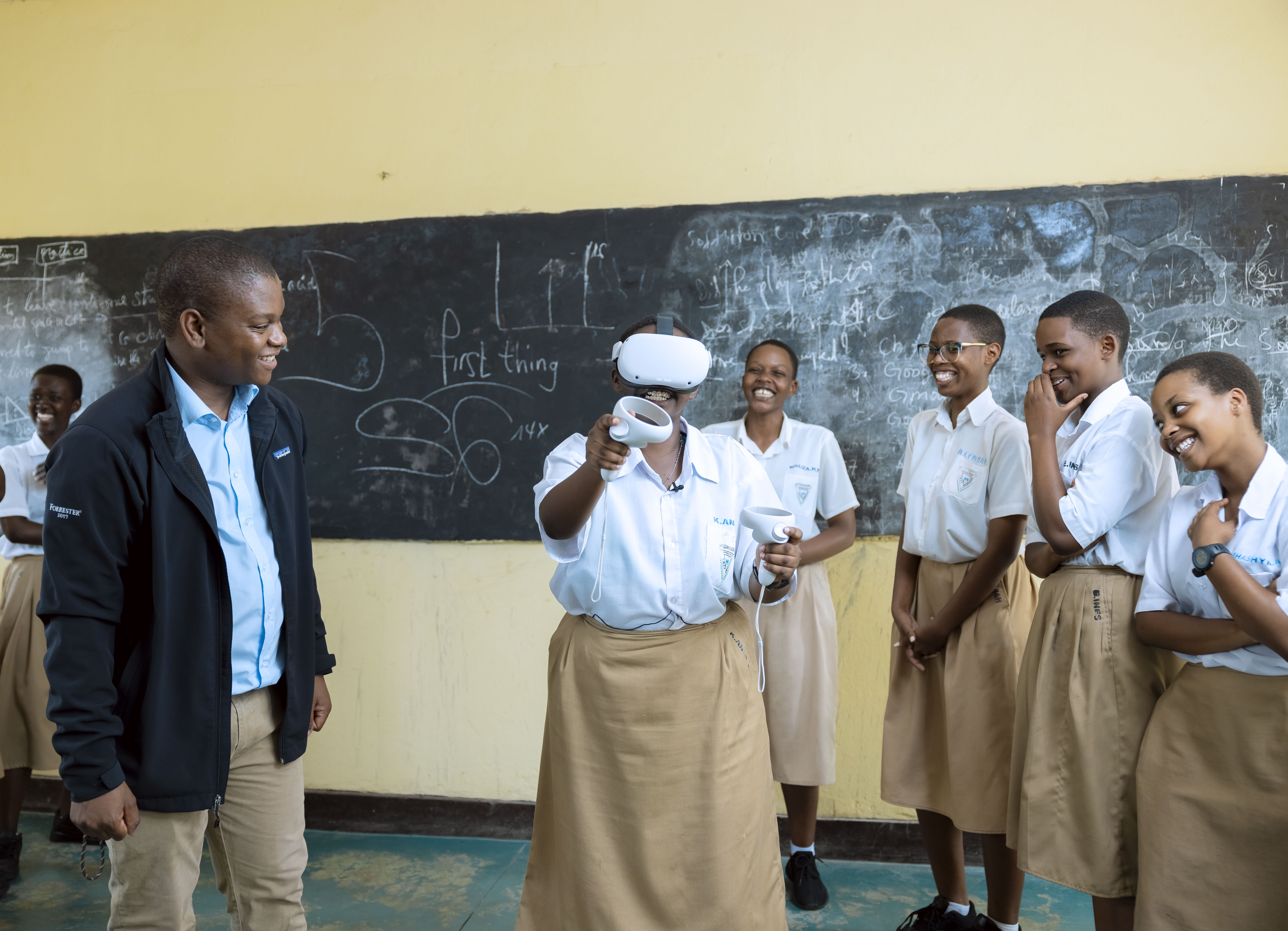 Student experiencing VR learning